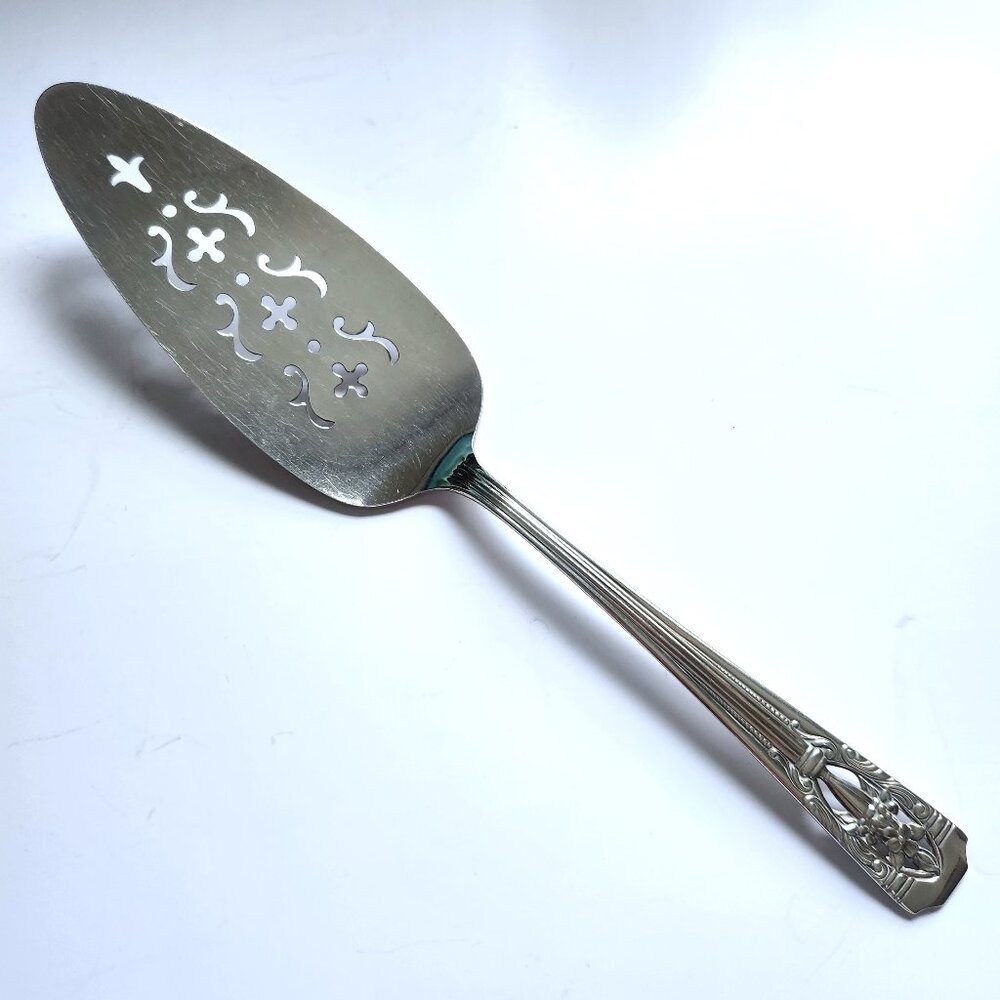 Vintage Harmony House Classic Filigree Cake Pie Server Silverplate 10 1/4"